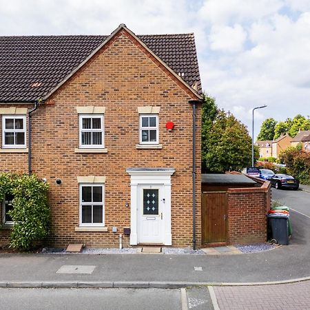 Villa 2 Tracy Avenue Slough Esterno foto