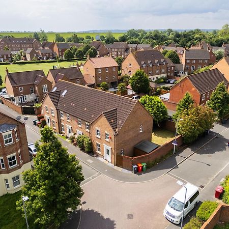 Villa 2 Tracy Avenue Slough Esterno foto